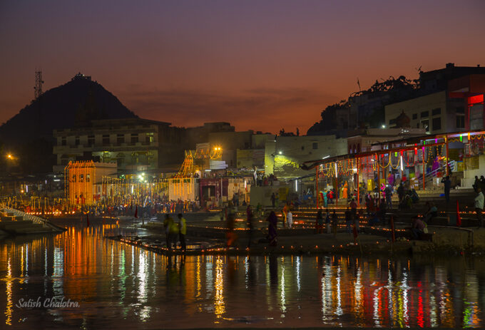 Deep Daan in Pushkar Sarover.